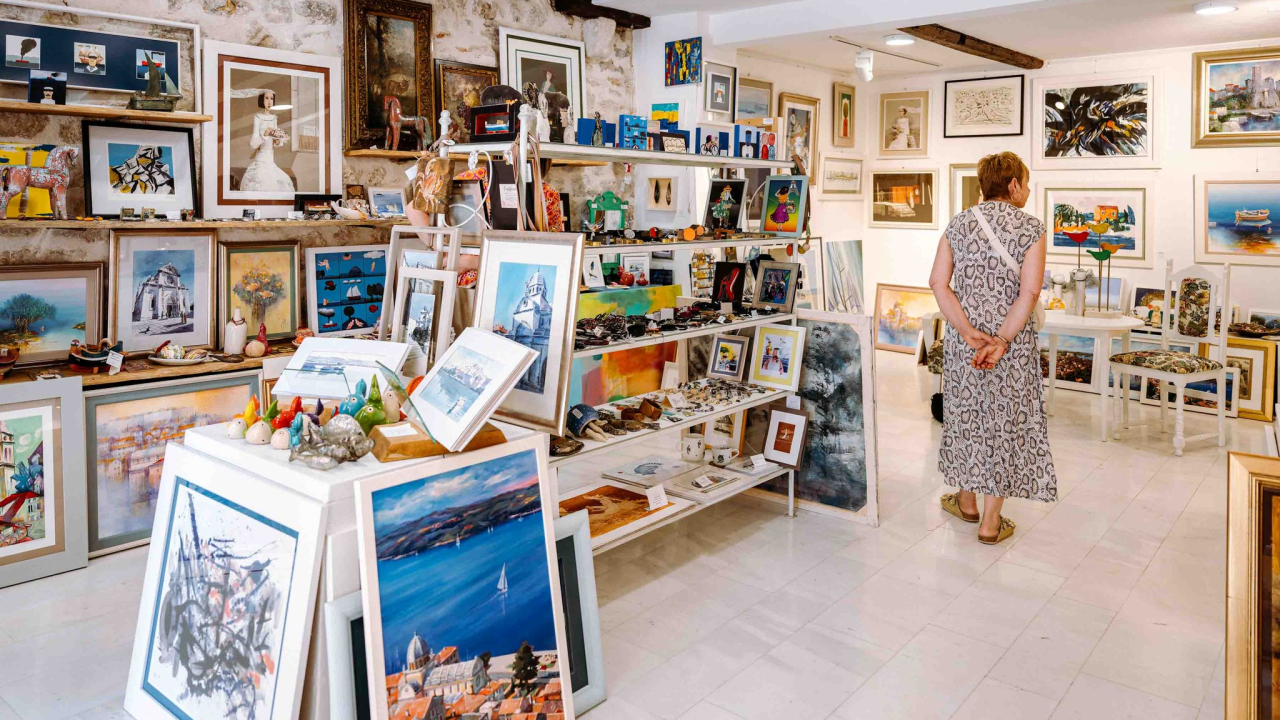 Umjetnine ljetnih motiva i žarkih boja potražite u Galeriji Juraj Dalmatinac!