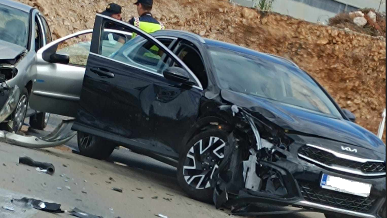 U sudaru automobila u Ražinama jedna osoba ozlijeđena