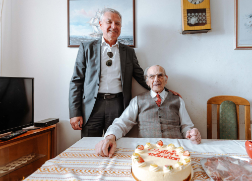 Fotografija 3 - Posljednji zlarinski koraljar proslavio 103. rođendan: ‘Dobra hrana, zdravlje prostate i žene su ključ za dug život’