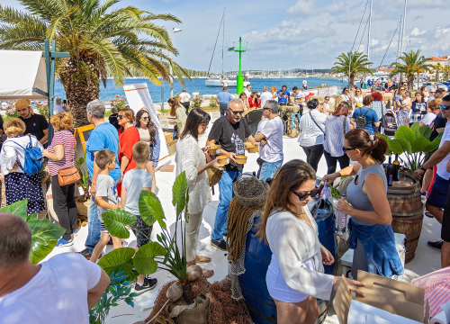 I ove godine u Rogoznici Uskršnji doručak i izložba oldtimera