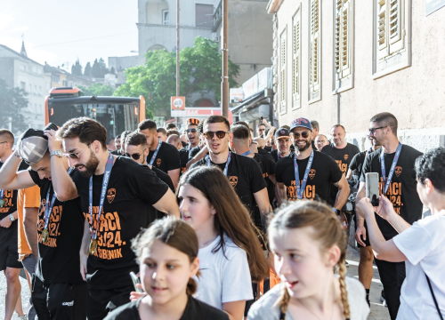 Fotografija 19 - Šibenik dočekao svoje heroje u narančastom: 'Carević ostaje, sezona time završena'
