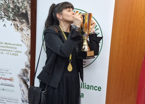 Fotografija 15 - Obitelj Podrug prvo ulje napravila je 1886. godine, a danas osvajaju zlatne medalje od Vodica do New Yorka