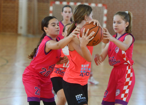Fotografija 11 - Treći uzastopni osvojeni turnir u kategoriji U-12 za Akademiju Anđa Jelavić