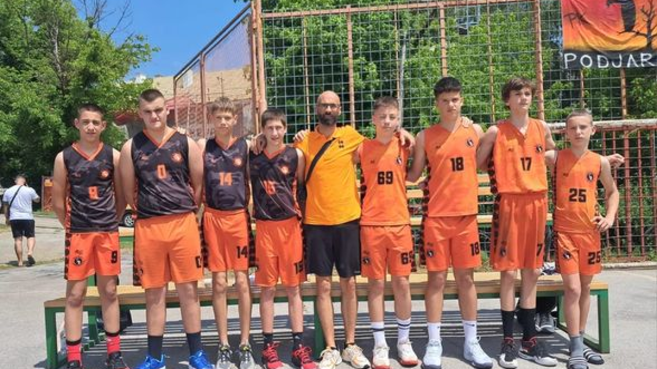 Mladi košarkaši Šibenke u Sisku, na turniru u basketu, osvojili srebrnu medalju