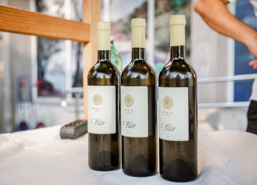 Fotografija 24 - Zbog jednog skladnog para trg ispred Županije i ove je godine pun