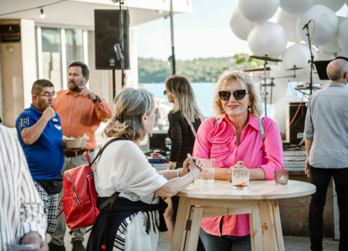 Fotografija 25 - Zbog jednog skladnog para trg ispred Županije i ove je godine pun