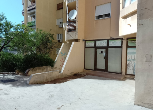 Zanimljiv i prostran poslovni prostor iznajmljuje se na Vidicima