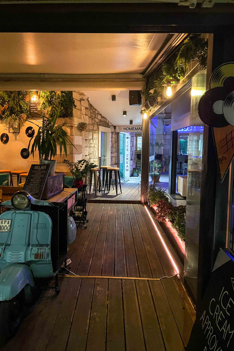 Kugla sladoleda za samo jedan euro u B059 na šibenskoj rivi!