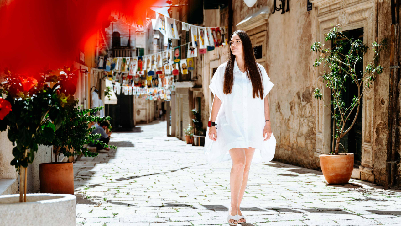 Za žene koje ne robuju trendovima: U Galeriju Juraj Dalmatinac stigla ljetna kolekcija Zorana Mrvoša