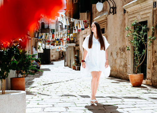 Za žene koje ne robuju trendovima: U Galeriju Juraj Dalmatinac stigla ljetna kolekcija Zorana Mrvoša