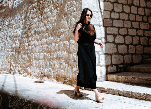 Fotografija 12 - Za žene koje ne robuju trendovima: U Galeriju Juraj Dalmatinac stigla ljetna kolekcija Zorana Mrvoša