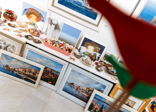 Fotografija 21 - Za žene koje ne robuju trendovima: U Galeriju Juraj Dalmatinac stigla ljetna kolekcija Zorana Mrvoša