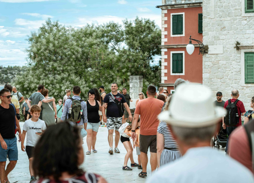 Fotografija 5 - Čim padne žega turisti preplave šibenske kale, a novinari idu po reportažu. Tako smo i mi...