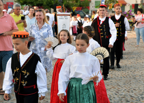 Fotografija 3 - Manifestacijom koja je okupila 500 sudionika Betinjani pokazali ljubav prema tradiciji