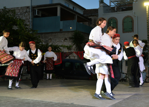 Fotografija 18 - Manifestacijom koja je okupila 500 sudionika Betinjani pokazali ljubav prema tradiciji
