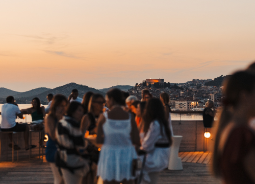 Tople ljetne noći začinite dobrim provodom u Roof Baru by Moet & Chandon u D-Resortu!