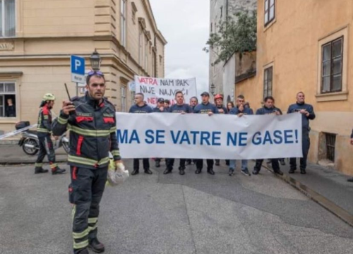Fotografija 4 - Hrvatsku bi usred sezone požara mogao dočekati štrajk vatrogasaca, problem su plaće