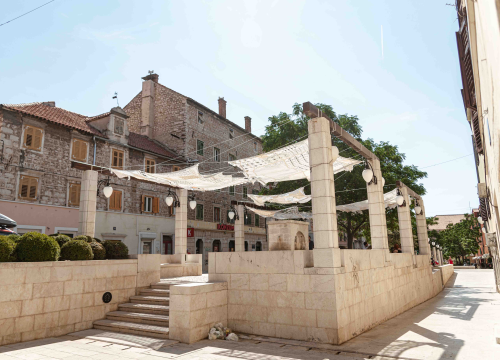 Fotografija 9 - Od danas na Starom pazaru vam ženski ručni rad pruža hlad: 'Neka ovo postane mjesto druženja'