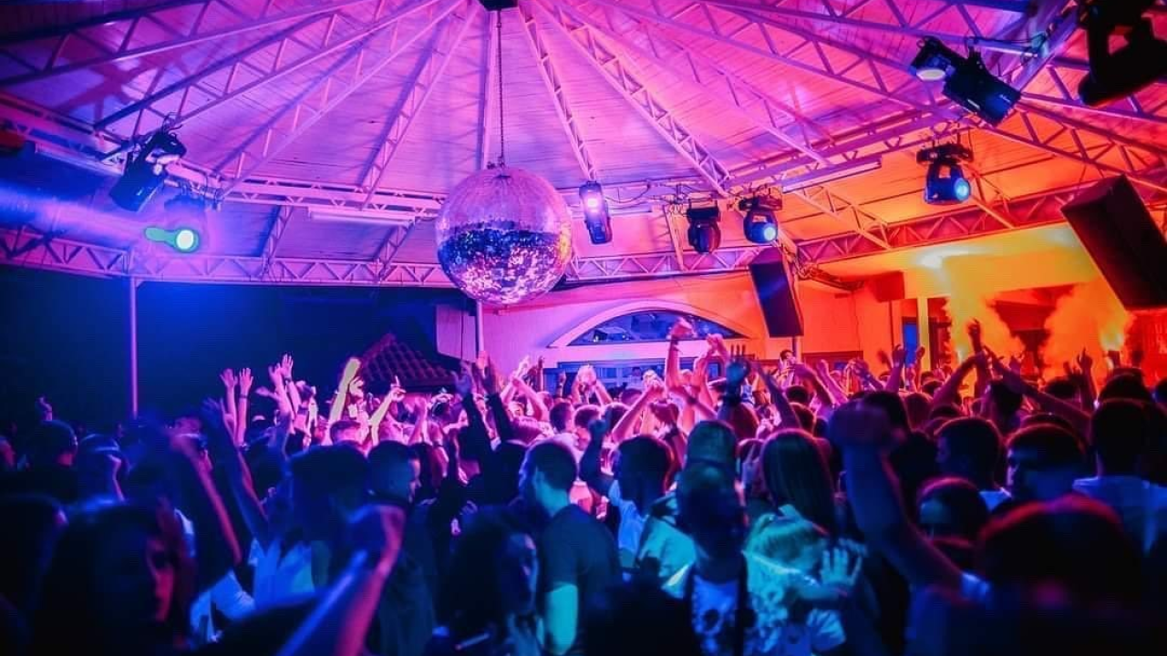 Omiljeni dvojac Jala Brat i Buba Corelli nastupaju ovog kolovoza u Aurori