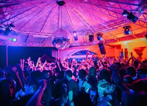 Omiljeni dvojac Jala Brat i Buba Corelli nastupaju ovog kolovoza u Aurori