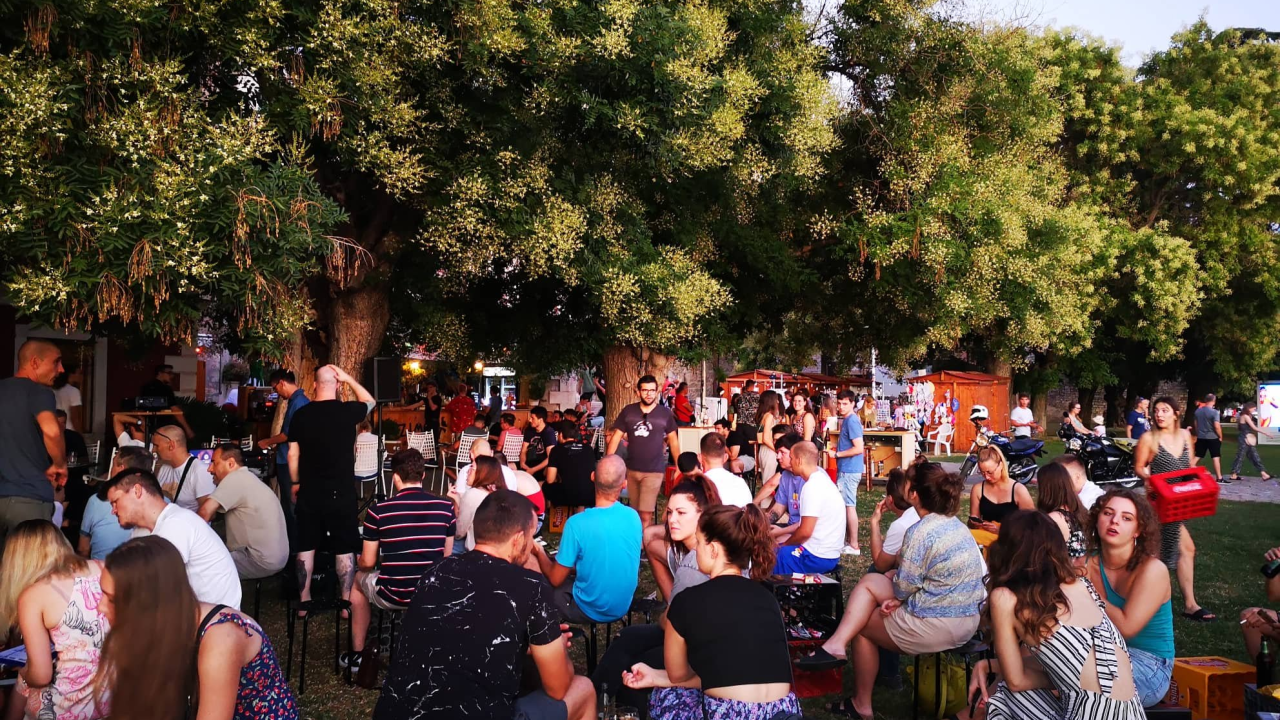 Svjetski putnik Veliki Gogo sastavio je pitanja za novi pub kviz na travi Azimuta