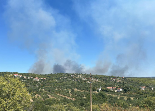 Fotografija 7 - Preko 120 vatrogasaca bori se s požarom: 'Postoji šansa da se proširi u pravcu Dubravica i NP Krka'