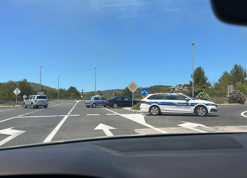 Fotografija 6 - Preko 120 vatrogasaca bori se s požarom: 'Postoji šansa da se proširi u pravcu Dubravica i NP Krka'