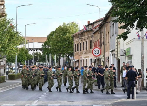 Fotografija 8 - Svečanost na Kninskoj tvrđavi: Vijore se hrvatski barjaci u znak Dana pobjede