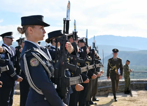 Fotografija 5 - Svečanost na Kninskoj tvrđavi: Vijore se hrvatski barjaci u znak Dana pobjede