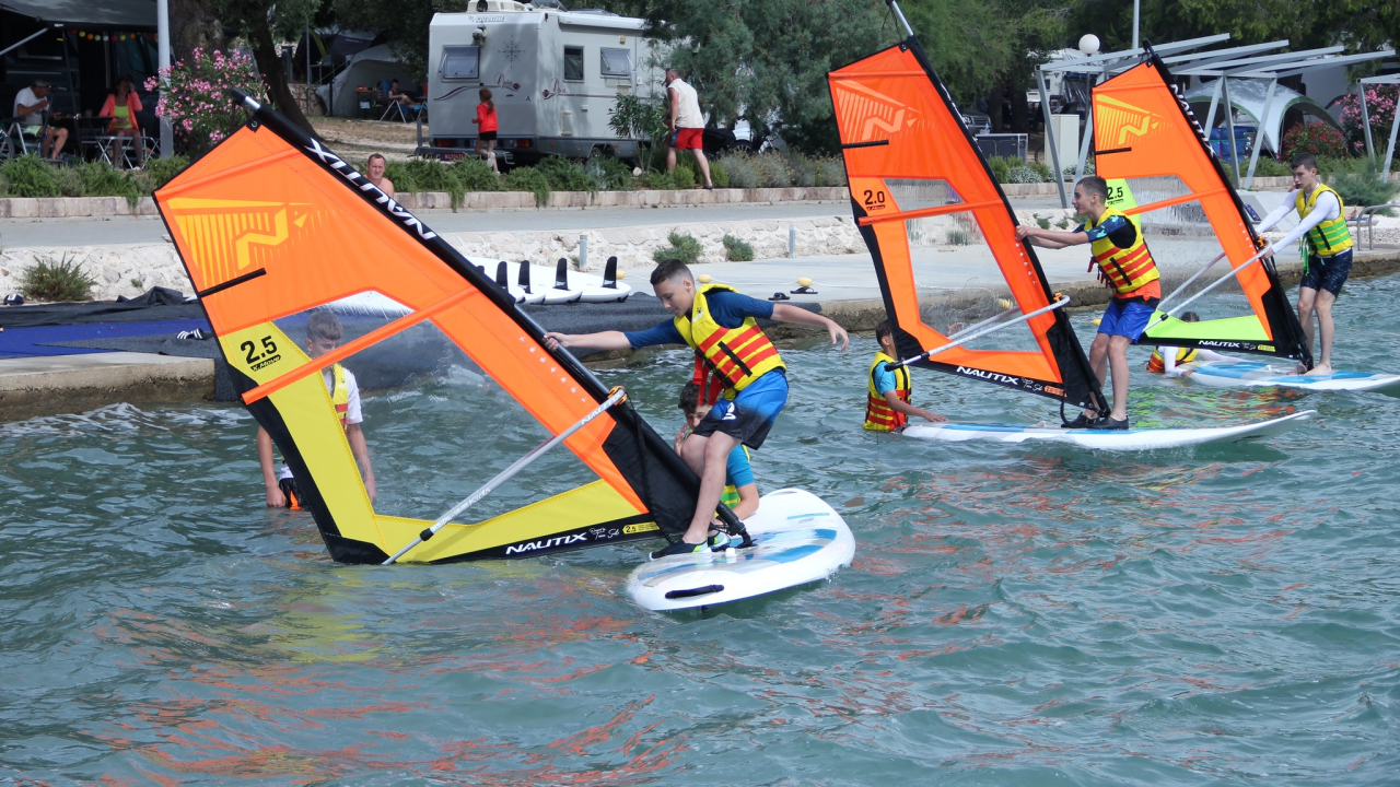 Priuštite svojoj djeci nezaboravno iskustvo uz dječji kamp sportova na vodi