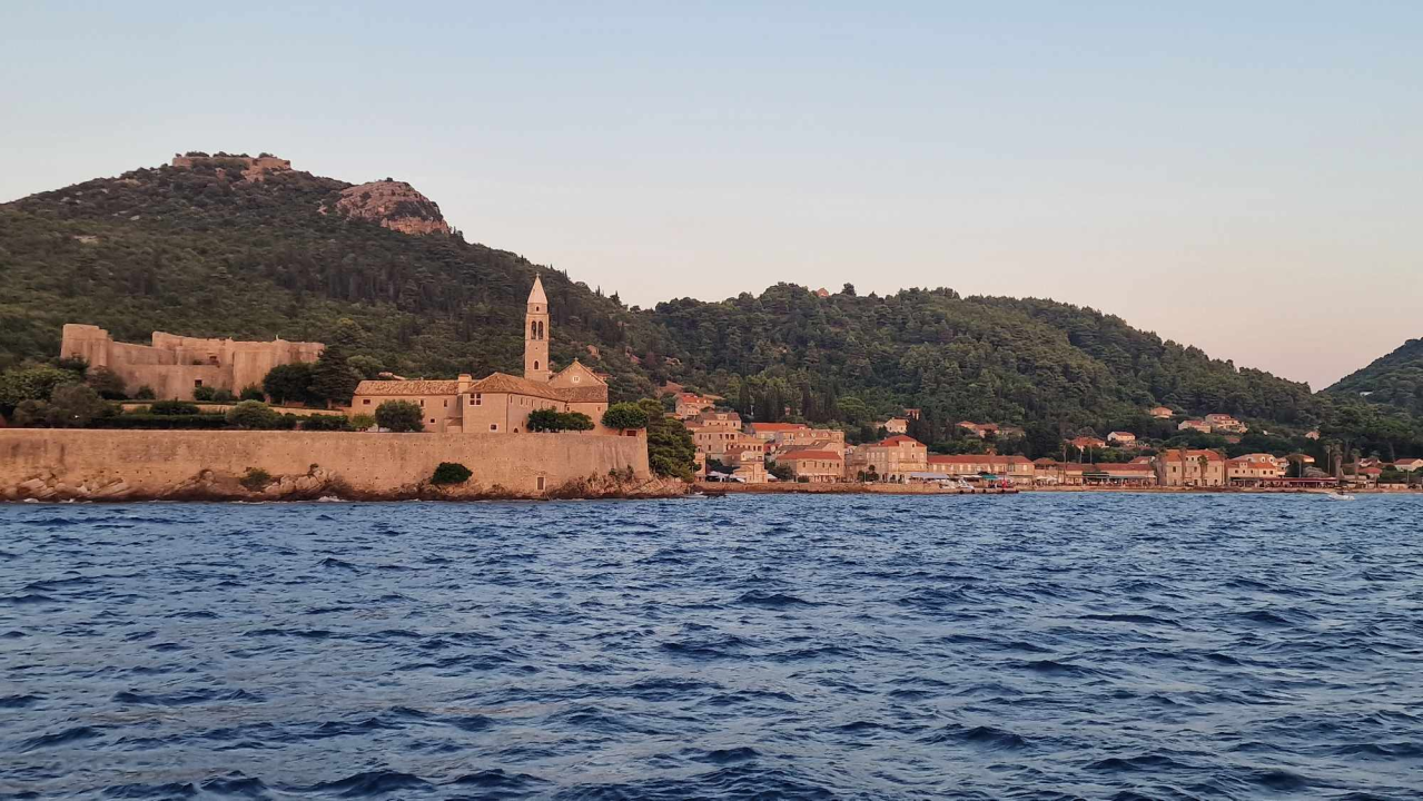 Morska avantura  ŠibenikIN-a: Tjedan dana jedrenja do Dubrovnika, prekrasnih otoka i vala uz nezaboravnu igru dupina