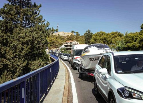 Kolone na cestama prema moru, tri prometne nesreće na A1