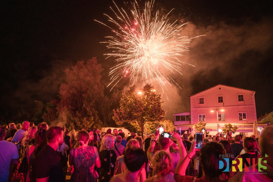Drniška fešta: Drnišani i njihovi gosti feštali na koncertu Rišpeta