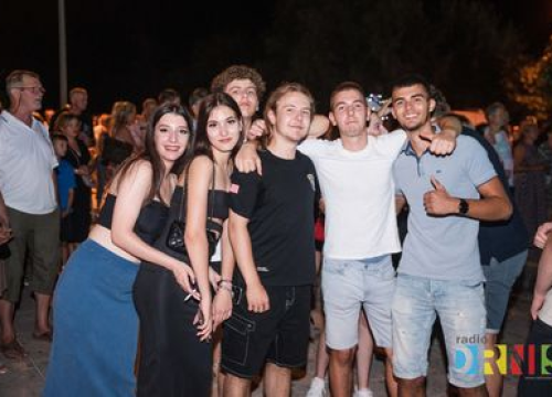 Fotografija 2 - Drniška fešta: Drnišani i njihovi gosti feštali na koncertu Rišpeta