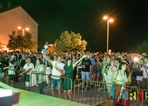 Fotografija 5 - Drniška fešta: Drnišani i njihovi gosti feštali na koncertu Rišpeta