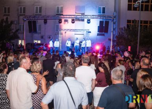 Fotografija 4 - Drniška fešta: Drnišani i njihovi gosti feštali na koncertu Rišpeta