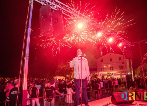 Fotografija 9 - Drniška fešta: Drnišani i njihovi gosti feštali na koncertu Rišpeta