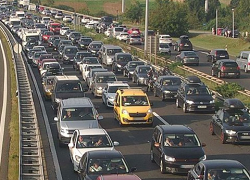 Gužve od jutra na cestama sve veće: Kilometarske kolone sve duže, policija poslala posebno upozorenje