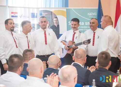 Na svečanoj sjednici drniškog Gradskog vijeća uručene nagrade ovogodišnjim laureatima