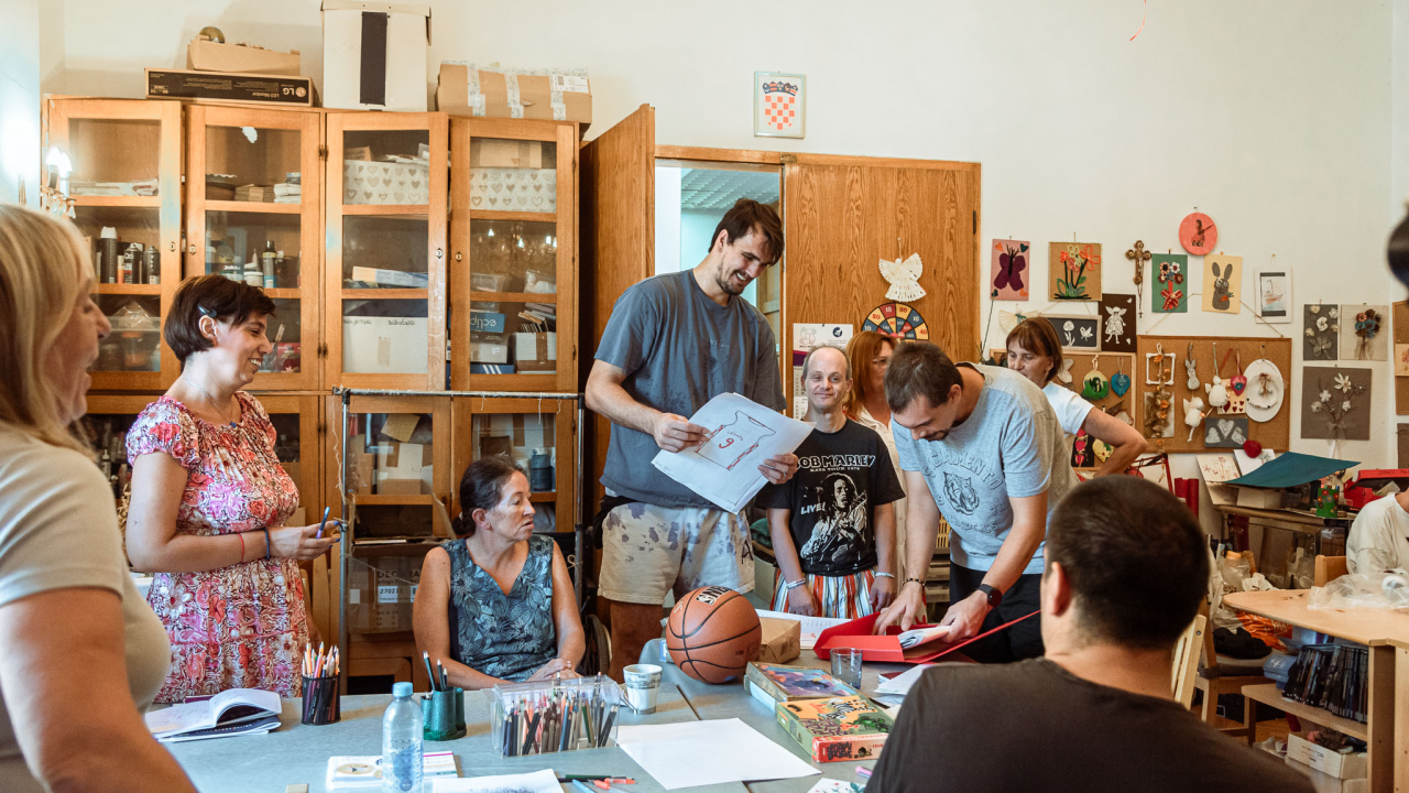 Dario Šarić posjetom razveselio Udrugu Kamenčići
