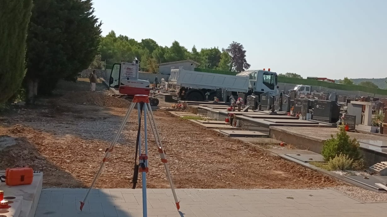 U Pirovcu uređuju groblje sv. Ante, radovi bi trebali biti gotovi do Svih svetih