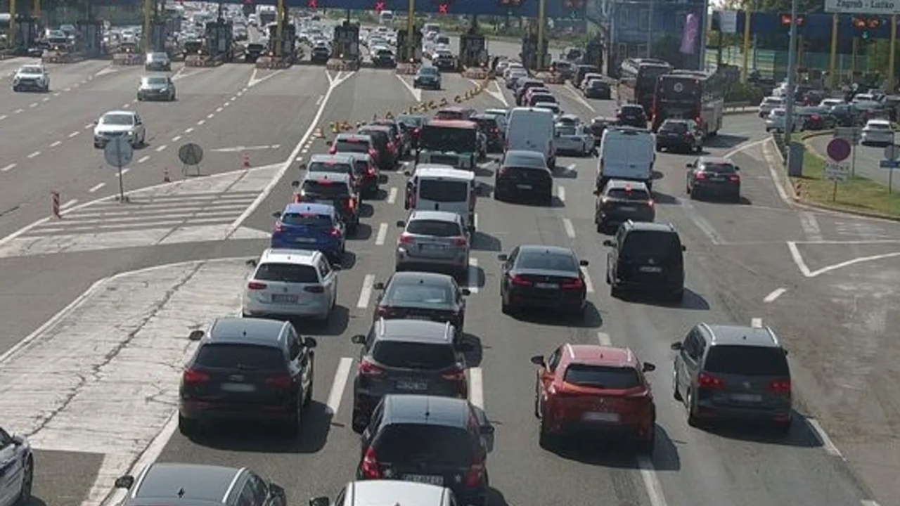 Gužve na autocestama i danas, prema Lučkom kolona 7 kilometara