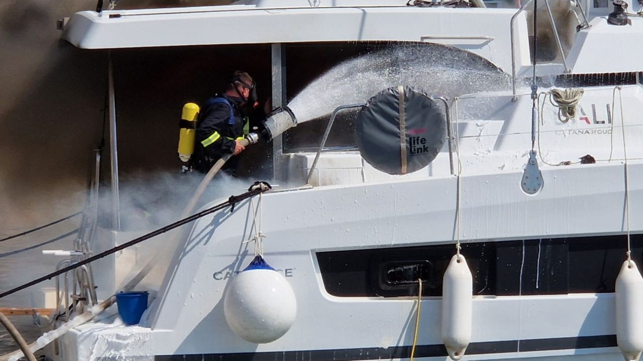 Gotov očevid u Primoštenu: Šteta na katamaranu nakon požara pola milijuna eura