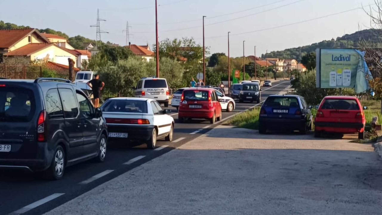 Prometna nesreća u Bilicama, vozač motora odvezen u bolnicu