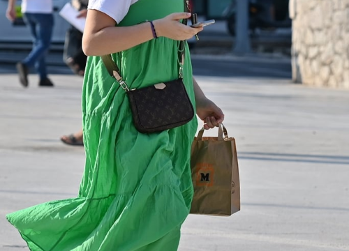 Fotografija 5 - Šarene haljine i trendi komadi zavladali Šibenikom