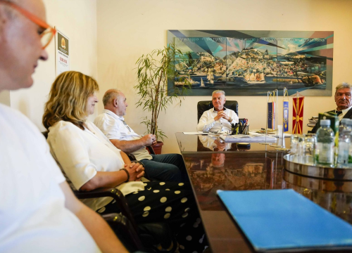 Fotografija 2 - Sudionici 5. Dana makedonske kulture na primanju kod gradonačelnika Burića