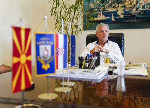 Fotografija 3 - Sudionici 5. Dana makedonske kulture na primanju kod gradonačelnika Burića