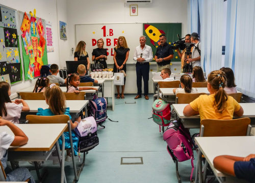 Fotografija 8 - Gradonačelnik Burić pozdravio prvašiće u OŠ Meterize