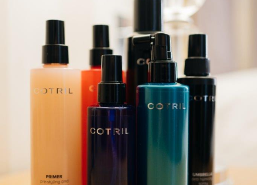 Fotografija 5 - Glamurozna Iva Jerković zasjala na crvenom tepihu Venezia Film Festivala uz Cotril