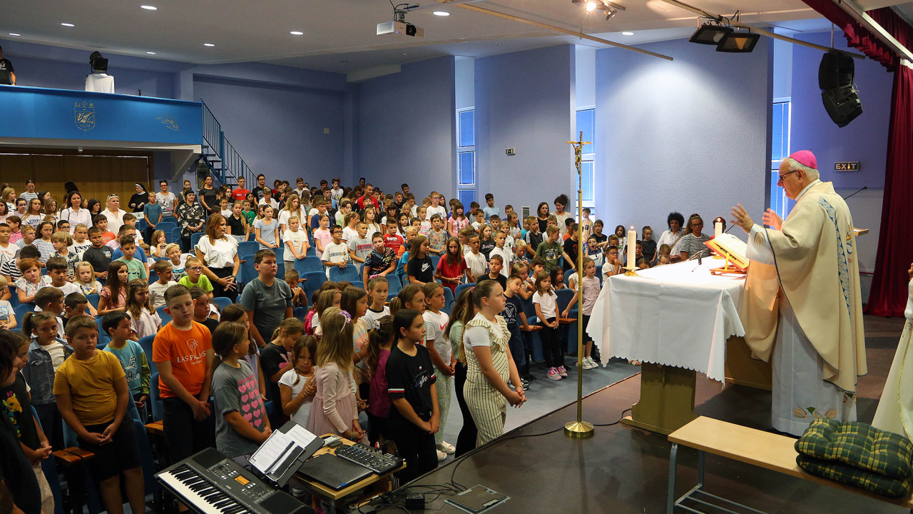 Biskup Rogić predvodio misno slavlje u Katoličkoj školi u Šibeniku